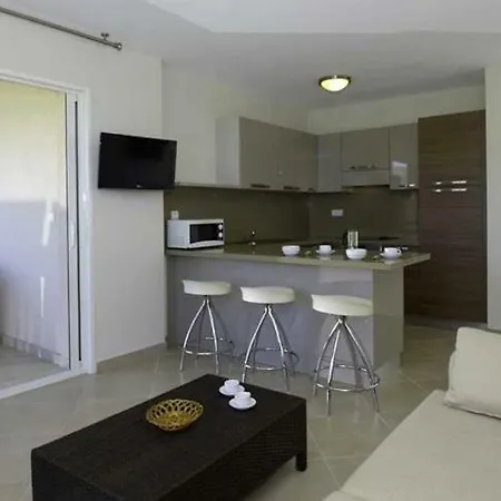Porto-vecchio Sleeps 4 Pool Air Con T805887 度假居 维琪奥港